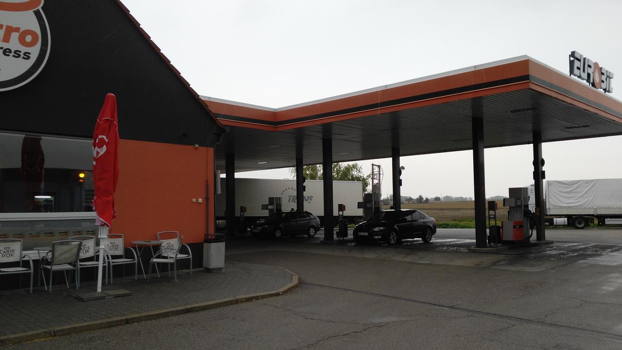 Bed & Parking Eurobit Bed and Breakfast Hrusky  Exteriör bild