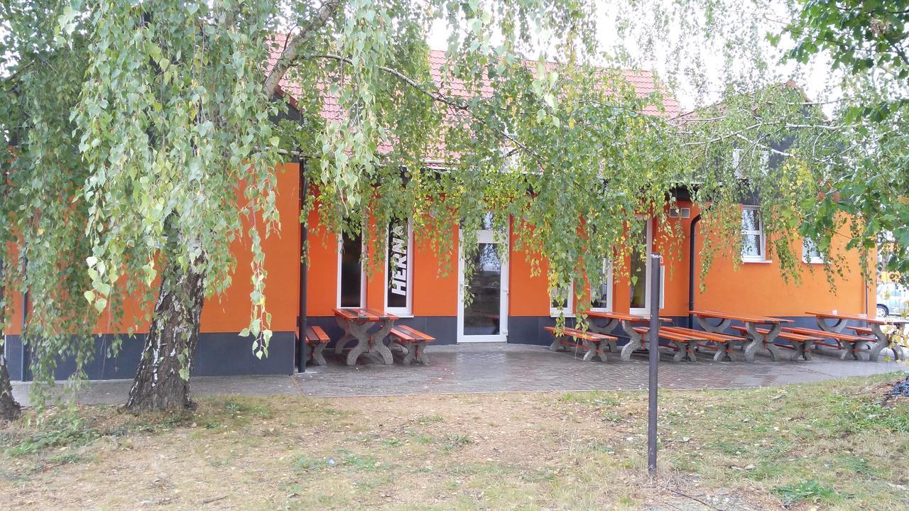 Bed & Parking Eurobit Bed and Breakfast Hrusky  Exteriör bild